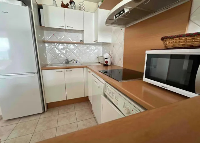Beautiful Apartment With Terrace On The Seafront