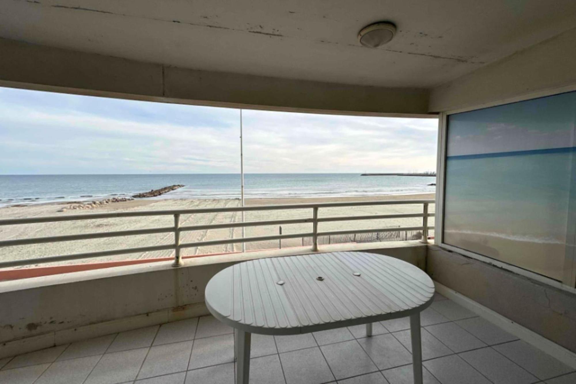 Apartment Beautiful With Terrace On The Seafront